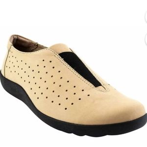 Clarks Leather Medora Gemma Slip-on Nubuck Loafer, Sand, 7M, NWT